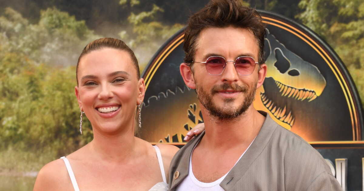 Jonathan Bailey couple